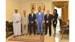 The Ambassador of the Sultanate of Oman in Lebanon meets the President of the International Economic Lobby and the accompanying delegation.